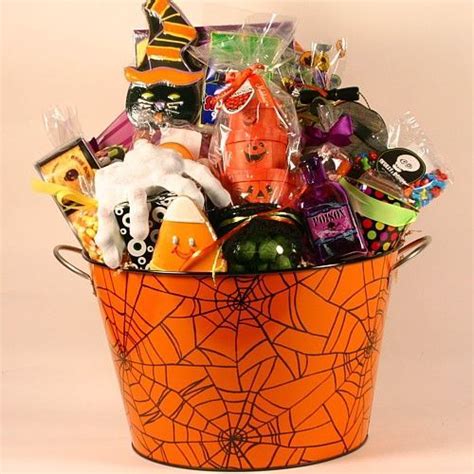 Halloween Gift Baskets | Halloween Spooktacular! - Gift Basket #halloween #halloweendecorations ...