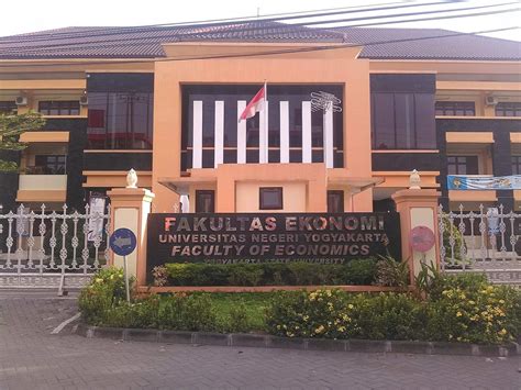 Biaya Kuliah Universitas Negeri Yogyakarta TA. 2021/2022 Terbaru ...