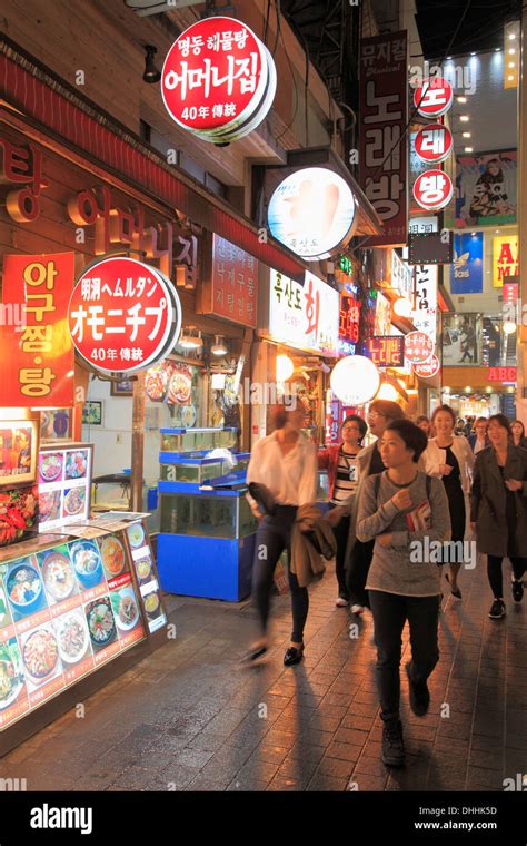 Seoul nightlife hi-res stock photography and images - Alamy
