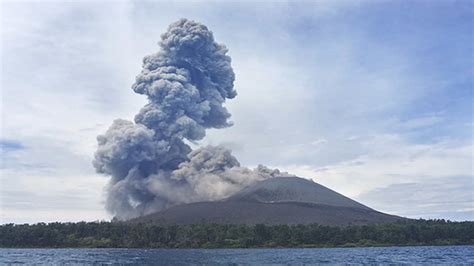 Gunung Anak Krakatau Meletus, Ingatkan Kita Tragedi Dasyatnya Letusan ...