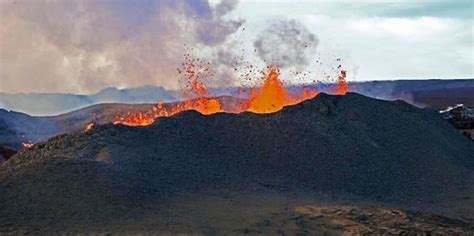 Hawaii deploys National Guard in volcano eruption response - Raw Story