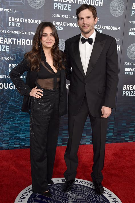 Mila Kunis et Ashton Kutcher osent le matching-outfit pour leur retour sur le tapis rouge ...