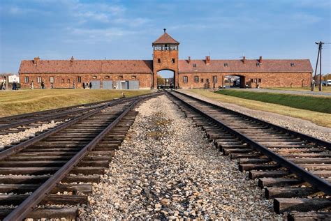 Auschwitz Museum: Train Tracks Aren’t For Photo Opps – The Forward