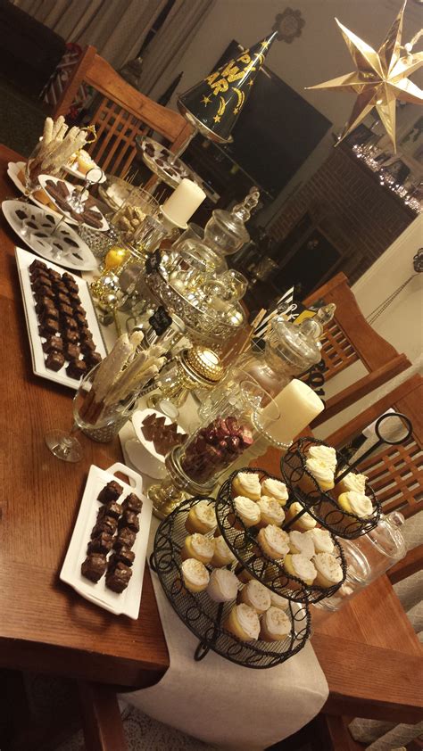 New Years Eve Dessert Table New Year's Desserts, Candy Desserts, New ...