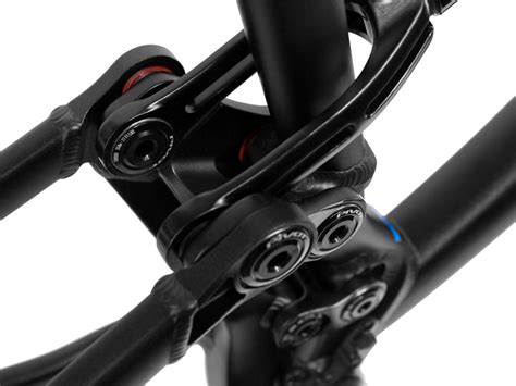 Pivot Cycles Announces New Mach 6 Carbon And Mach 6 Aluminum - NEWS - Downhillnews