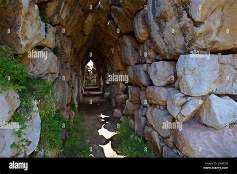 Corbelled Arch Stock Photos & Corbelled Arch Stock Images - Alamy