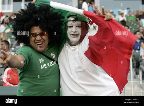 Mexico football fans hi-res stock photography and images - Alamy