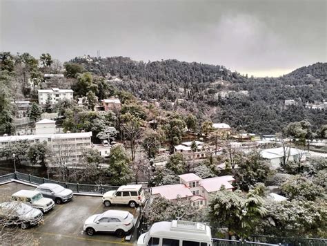 First snowfall of season in Mussoorie greeted with joy | Garhwal Post