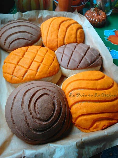 Conchas~Mexican Pan de Dulce (Soft Yeast Bread) - La Piña en la Cocina