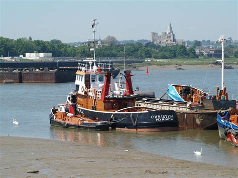 Tug boats on the river medway near Sun pier Chatham [shared] | Tug ...