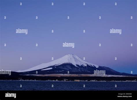 Mount Fuji in winter Stock Photo - Alamy