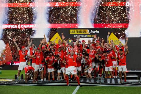 Benfica é campeão nacional de futebol - SIC Notícias