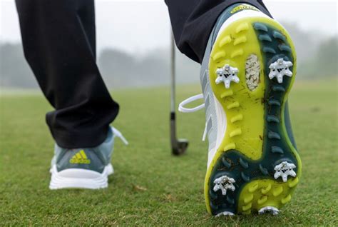 Benefits Of Spikeless Golf Shoes Vs Spiked – Should You Wear Them ...