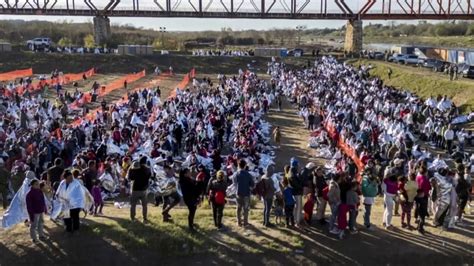 Record border crossings spark battle between Texas and the White House