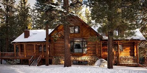 Chinking vs. Caulking Log Home: What’s the Difference?