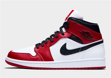 Air Jordan 1 Mid Chicago 554724-173 Release Date | SneakerNews.com