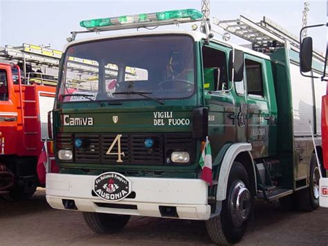 Fire Engines Photos - Fire Company Ausonia Chile Renault Camiva