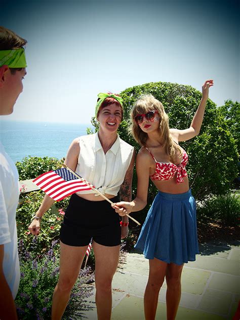 Taylor Swift's Fourth of July Party In Rhode Island (PHOTOS)