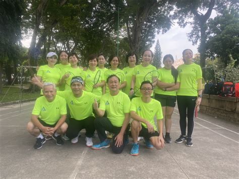 Vietnamese badminton team in Lê Văn Tám Park - MovementHumanityFamily-World