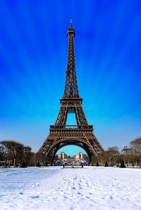 Paris - Snowy Eiffel Tower stock image. Image of fountain - 141641517