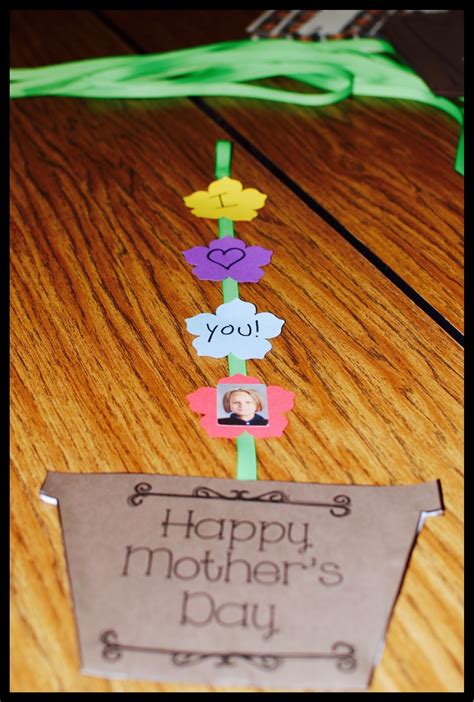 Who's Who and Who's New: Easy Mother's Day Card Craft