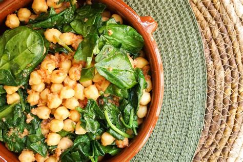 Spanish Spinach And Chickpeas: Espinacas Con Garbanzos