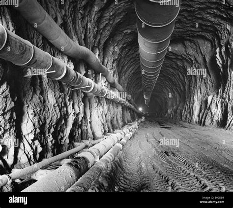 Le Tunnel du Mont Blanc en construction, 1959 Photo Stock - Alamy