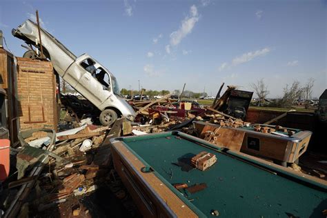 39 Surreal Photos Of Mississippi's Devastating Tornado