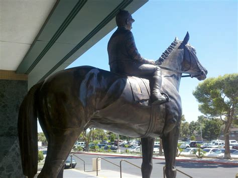 Statue of Man o' War at the LVH Superbook | Horses, Equestrian, Equines