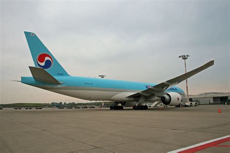 A Korean Air Cargo B777 freighter, first to start a regular service with this plane to Brussels ...