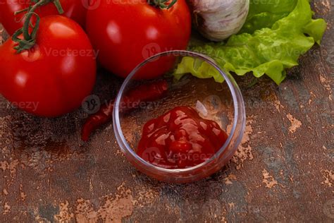 Tomato ketchup sauce 8493602 Stock Photo at Vecteezy