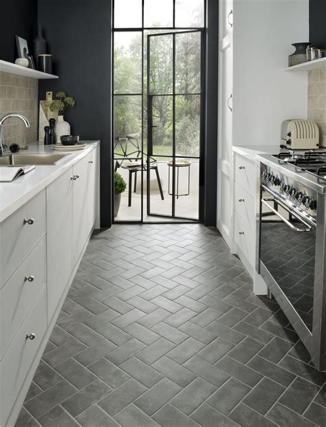 15 small kitchen tile ideas | Kitchen flooring, Small kitchen tiles ...