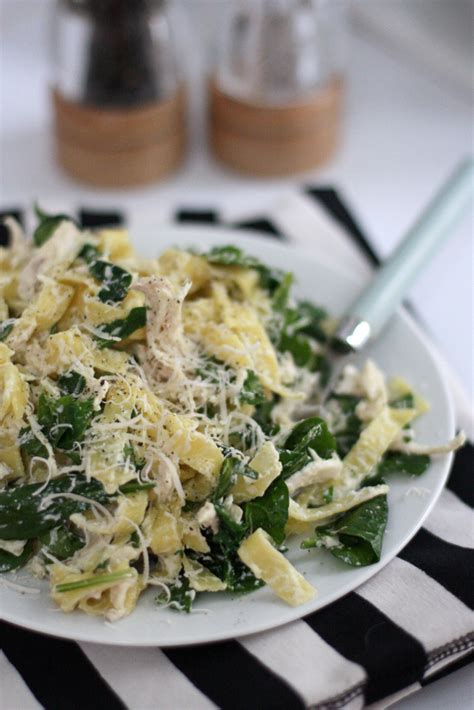 Chicken Fettuccine Alfredo with Spinach - Everyday Reading