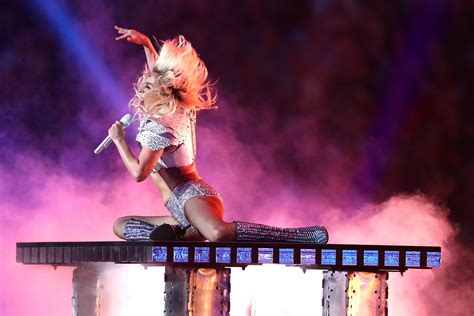 Lady Gaga Super Bowl 2017 Halftime Show Performance Photos | Heavy.com