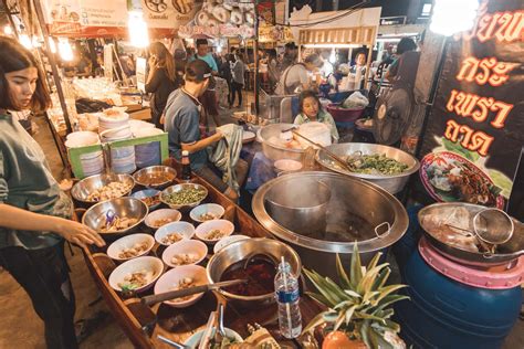 Best Night Market In Bangkok - Shopping Under the Moon: 7 Night Markets ...