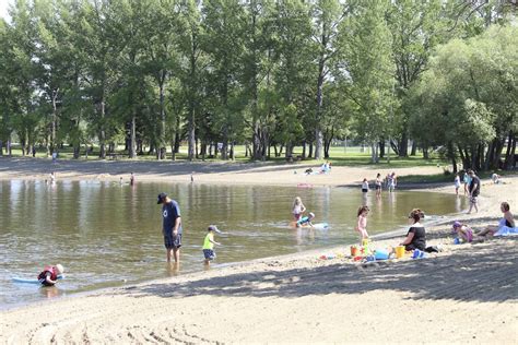 15 INCREDIBLE Manitoba Beaches to Visit (for 2024)