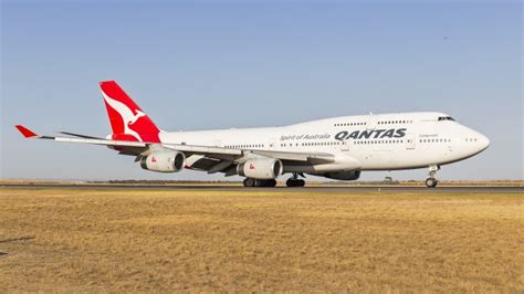 Qantas retires its last standard Boeing 747-400 | International Flight ...