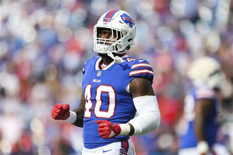 Look: Von Miller reps Bills legend before first game with Buffalo