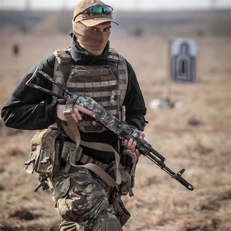 Ukrainian special force soldier during training [ 1080 x 1080 ...