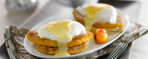 Eggs Benedict with Classic Hollandaise Sauce | Gay Lea