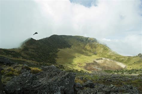 Volcanic crater Hallasan on Jeju Island in South Korea - Suma - Explore Asia