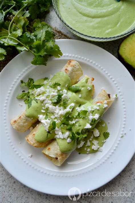 Encarnar ruptura Cha flautas de pollo con salsa verde Descuido oración lo hizo