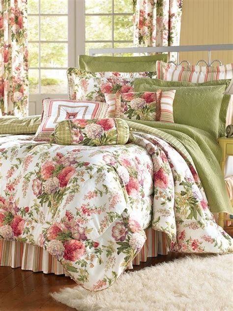 Pin by Linda Darleen 2 on Cran-Berry Hollow B&B | Country bedroom decor ...