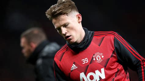 Manchester United midfielder Scott McTominay suffers knee injury in win over Newcastle and ...