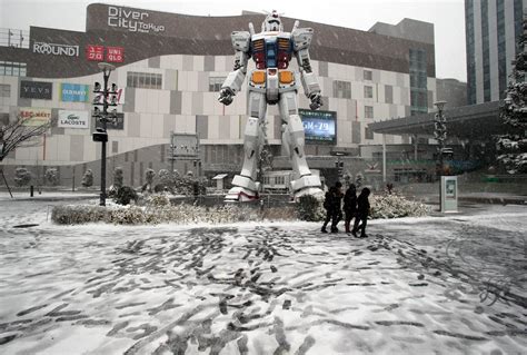 Pictures: Rare Heavy Snowfall Hits Tokyo - Business Insider