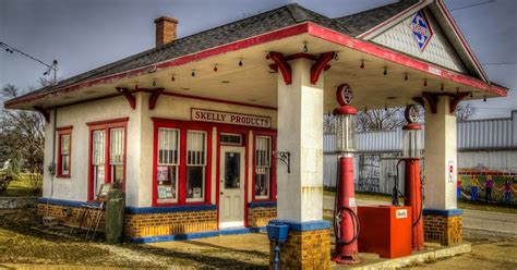 Our Eyes Upon Missouri: Low, Low Gas Prices in Stover, Missouri--Once Upon a Time