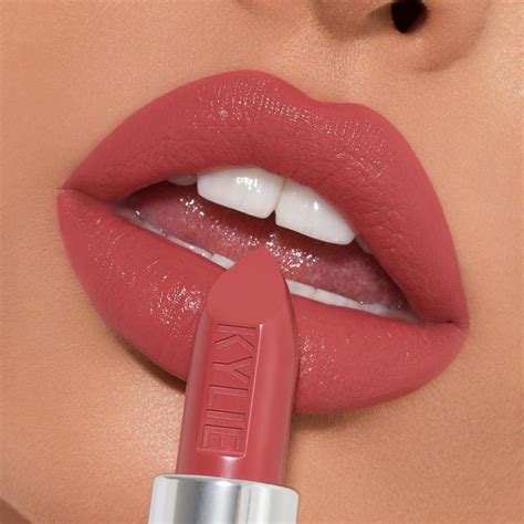5 Best Lipstick Shades for Women with Fair Skin | Mylargebox