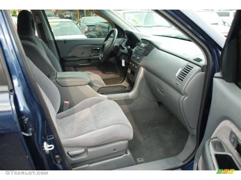 2004 Honda Pilot LX 4WD interior Photo #50327889 | GTCarLot.com