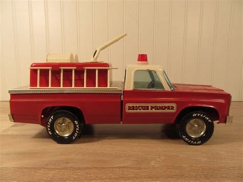 Nylint metal toy fire truck- rescue pumper-very nice condition- ladder moves up and down-vintage ...