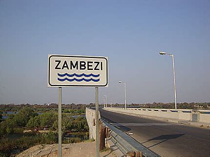 Katima Mulilo Bridge : Ponts : Panneaux : Sesheke : Zambie : Routard.com